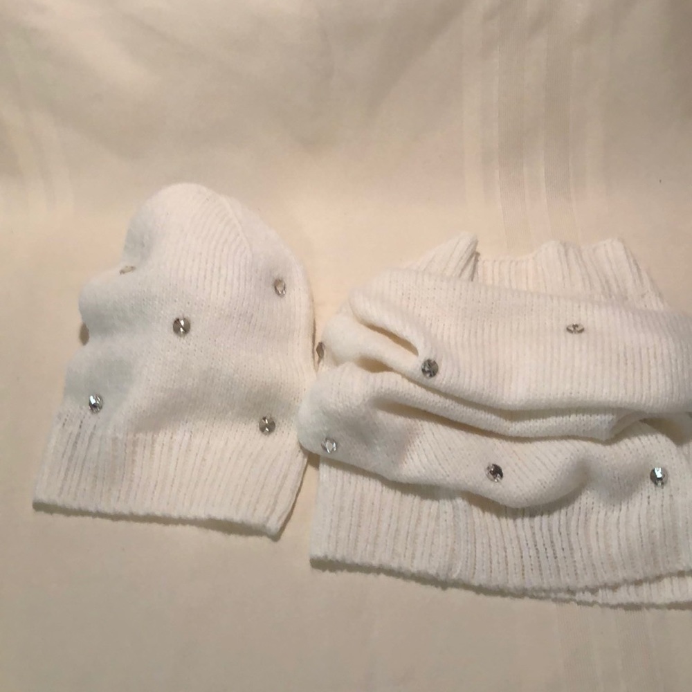Victoria’s Secret Hat and Tube Scarf